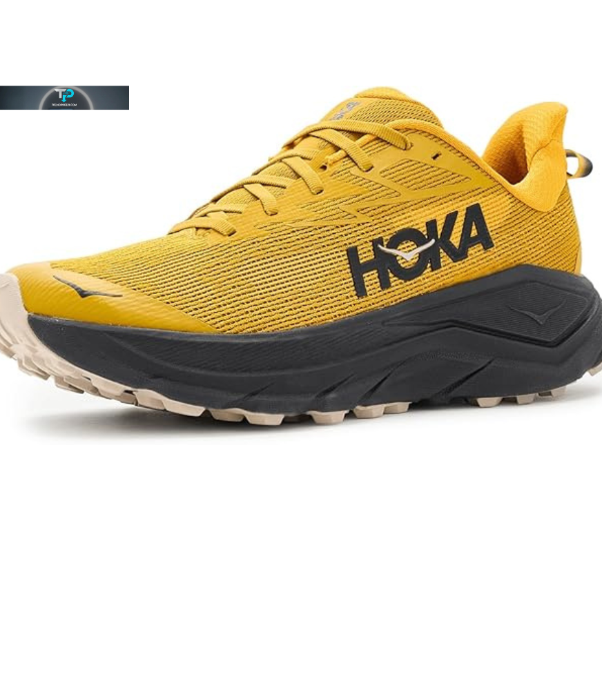 Cerchi una scarpa per correre su asfalto e sentieri? Scopri la nostra recensione della Hoka Challenger 8. Analisi tecnica, drop di 8 mm, nuovi tasselli da 4 mm e confronto con le rivali. Il verdetto definitivo per il runner italiano.