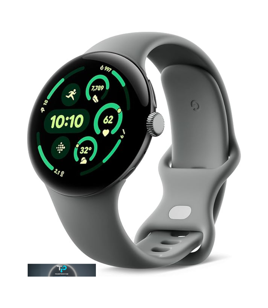 Google Pixel Watch 3 indossato al polso che mostra la schermata principale di Wear OS con le notifiche in lingua italiana.